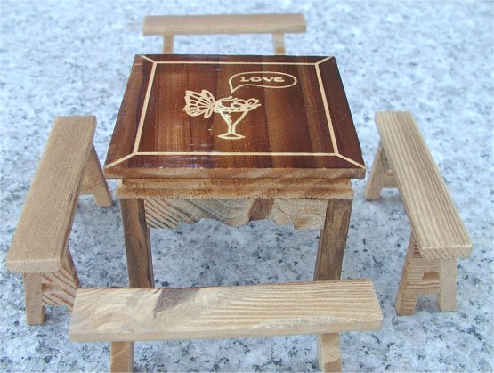 Mini table with benches set