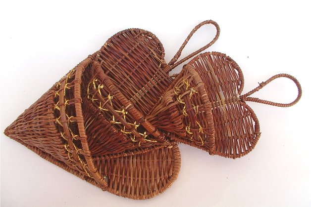 Heart-shaped bamboo wall basket - set of three