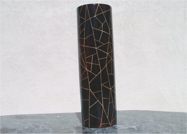 Lacquered tall bamboo vase - line